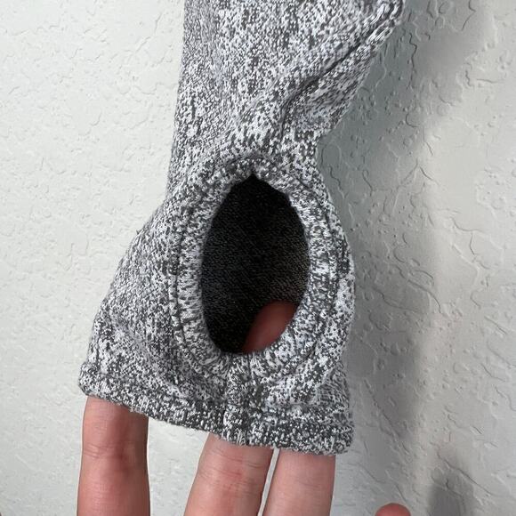 Gymshark Fleur Texture Long Sleeve Cropped Athletic Top Size XS in Charcoal Marl - Picture 4 of 7